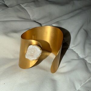 Katerina Vassou Nous
Gold plated bracelet with white agate